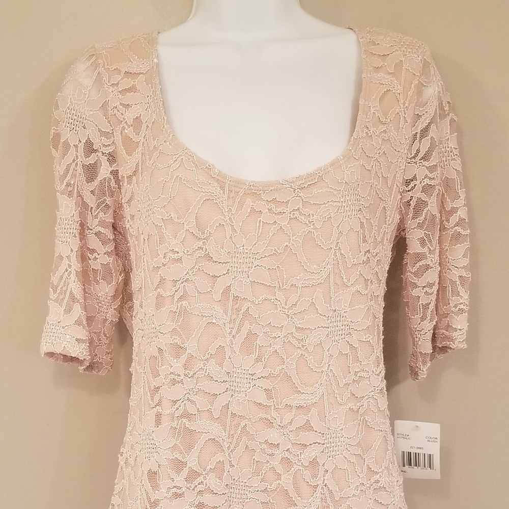 NWT blush/cream lace bodycon dress sz L